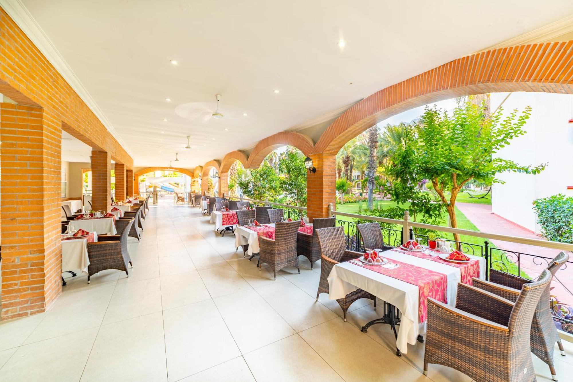 Queen'S Park Goynuk Hotel Kemer Exterior photo